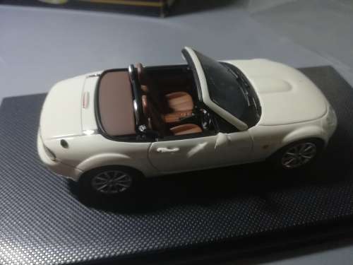 Mazda Roadster Marble White