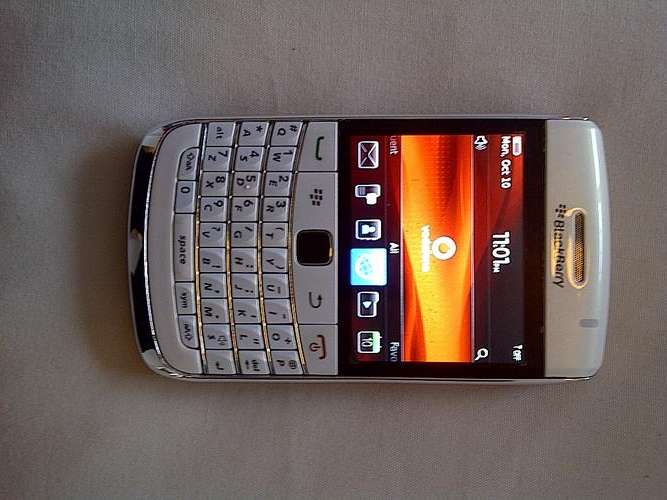 Blackberry Bold 9700 (Used) + Torx screwdrivers