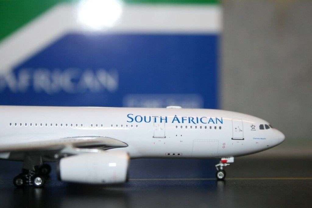 Phoenix 1:400 South African Airways Airbus A330-200 ZS-SXZ (10492) Model Plane