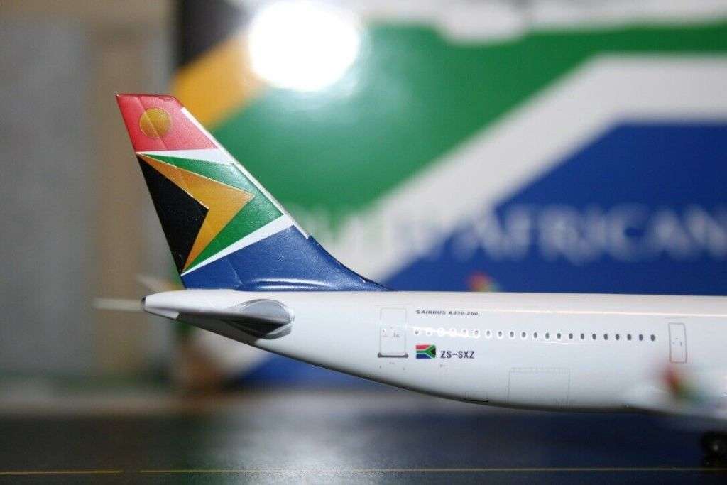 Phoenix 1:400 South African Airways Airbus A330-200 ZS-SXZ (10492) Model Plane