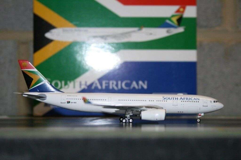 Phoenix 1:400 South African Airways Airbus A330-200 ZS-SXZ (10492) Model Plane