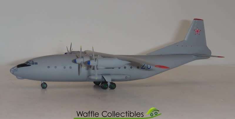 Herpa Russian Air Force AN-12 1:200  553940