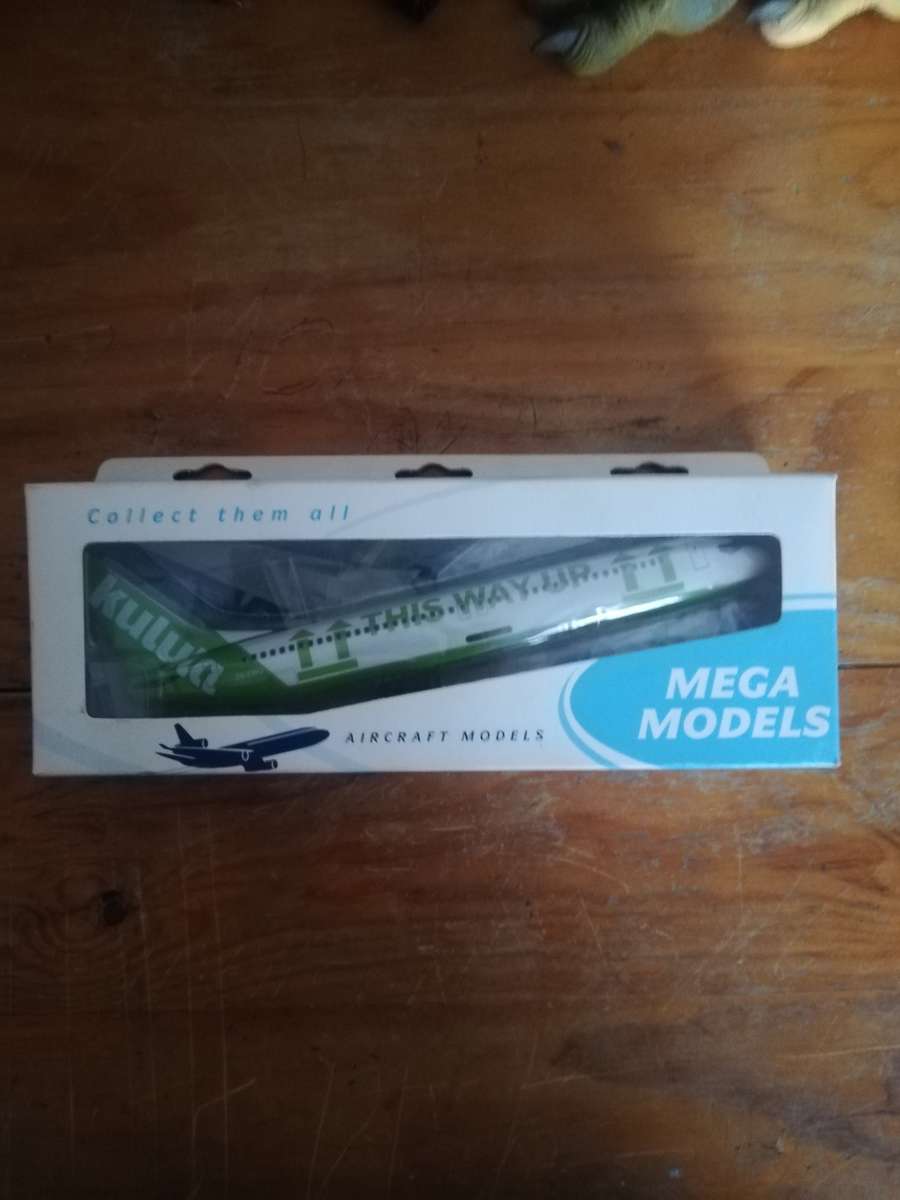 KULULA `THIS WAY UP` 1:200 SNAPFIT MODEL