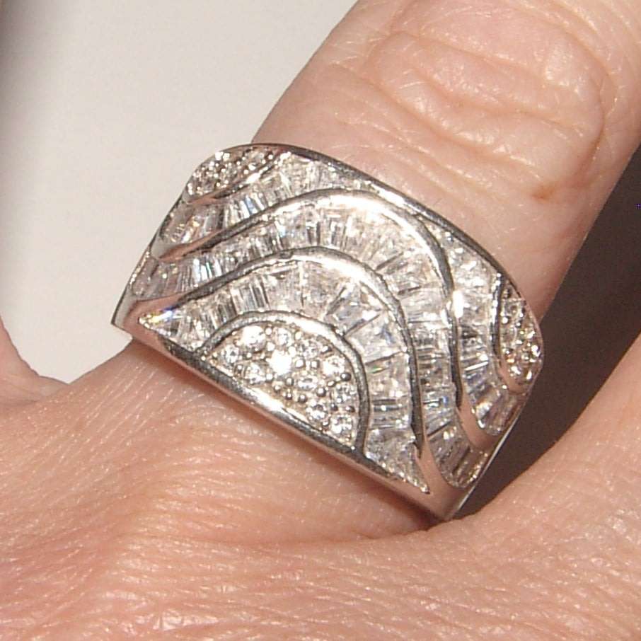 PURE PERFECTION! SOLID .925 STERLING SILVER RING WITH SIMULATED DIAMONDS!