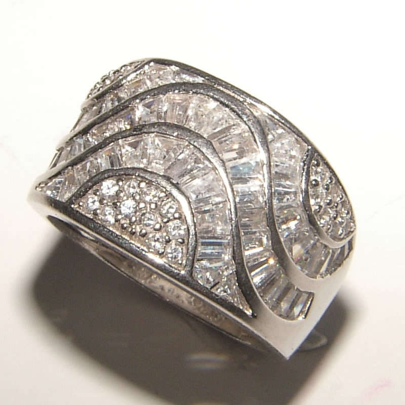 PURE PERFECTION! SOLID .925 STERLING SILVER RING WITH SIMULATED DIAMONDS!