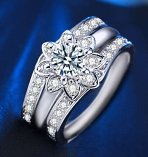 STUNNING TOPAZ 18K WHITE GOLD FILLED NOBBY FLOWER DRESS RING