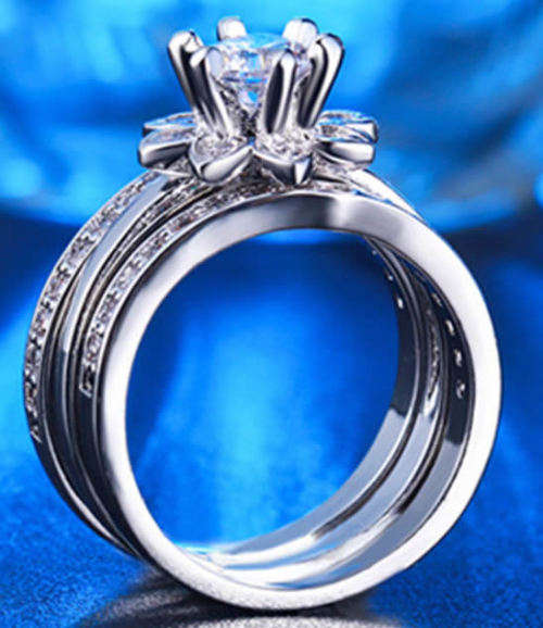 STUNNING TOPAZ 18K WHITE GOLD FILLED NOBBY FLOWER DRESS RING