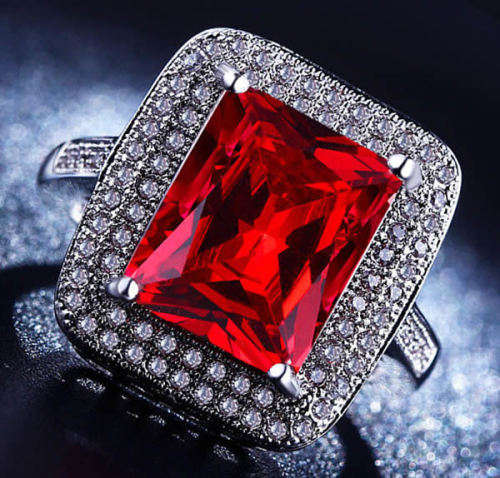 STUNNING GARNET 18K WHITE GOLD FILLED DRESS RING