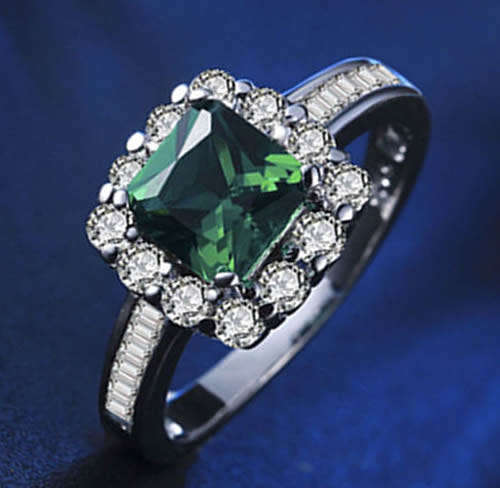 STUNNING EMERALD 18K WHITE GOLD FILLED DRESS RING