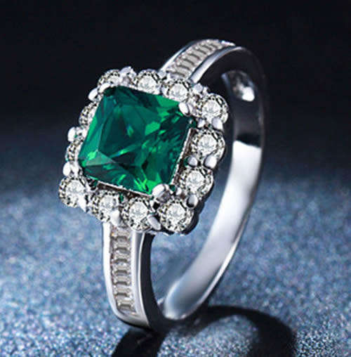 STUNNING EMERALD 18K WHITE GOLD FILLED DRESS RING