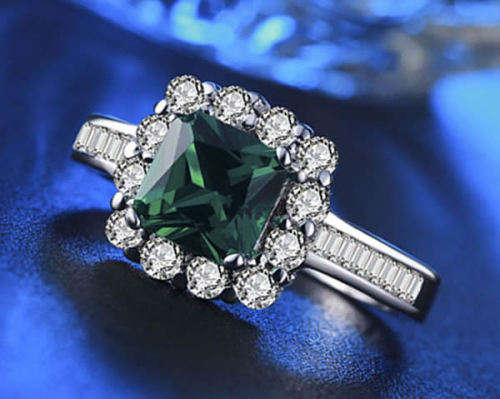 STUNNING EMERALD 18K WHITE GOLD FILLED DRESS RING