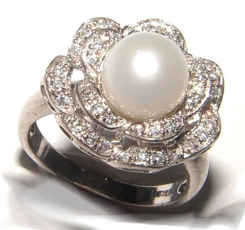 PURE PERFECTION! SOLID .925 STERLING SILVER RING WITH NATURAL PEARL AND SIMULATED DIAMONDS!