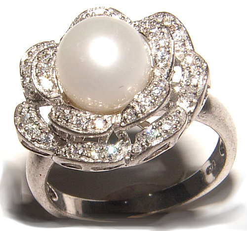 PURE PERFECTION! SOLID .925 STERLING SILVER RING WITH NATURAL PEARL AND SIMULATED DIAMONDS!