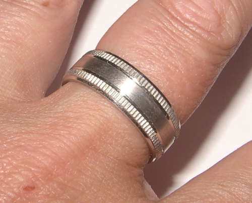 GORGEOUS  SOLID.925 STERLING SILVER BAND!