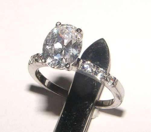 PURE PERFECTION! SOLID .925 STERLING SOLITAIRE RING WITH SIMULATED DIAMONDS!