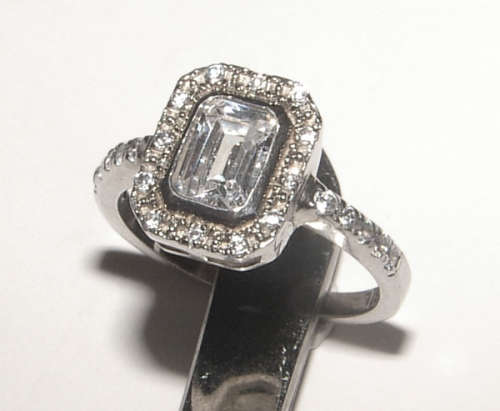 PURE PERFECTION! SOLID .925 STERLING SILVER RING WITH SIMULATED DIAMONDS!