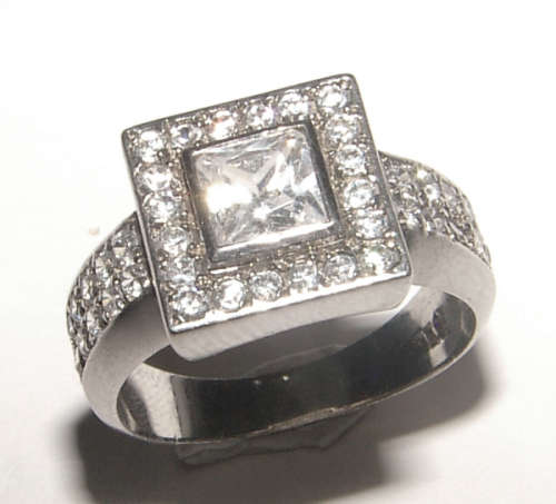 PURE PERFECTION! SOLID .925 STERLING SILVER RING WITH SIMULATED DIAMONDS!
