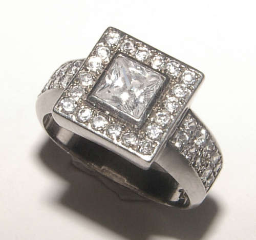 PURE PERFECTION! SOLID .925 STERLING SILVER RING WITH SIMULATED DIAMONDS!
