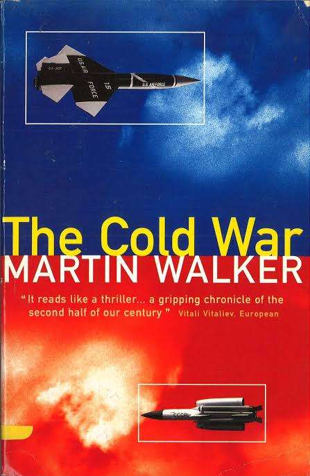 MEDIUM SOFT COVER - MARTIN WALKER - THE COLD WAR (CONDITION FAIR)
