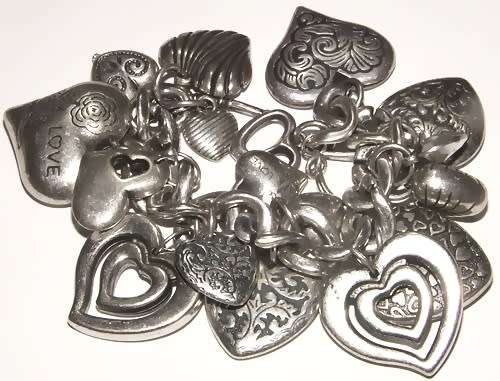 STUNNING CHUNKY SILVER HOLLOW HEART TOGGLE BRACELET.