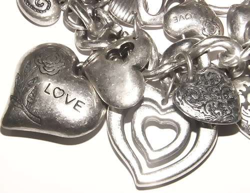 STUNNING CHUNKY SILVER HOLLOW HEART TOGGLE BRACELET.