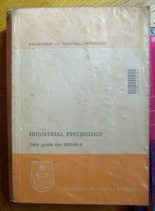 SOFT COVER  -  INDUSTRIAL PSYCHOLOGY - UNISA (CONDITION GOOD)