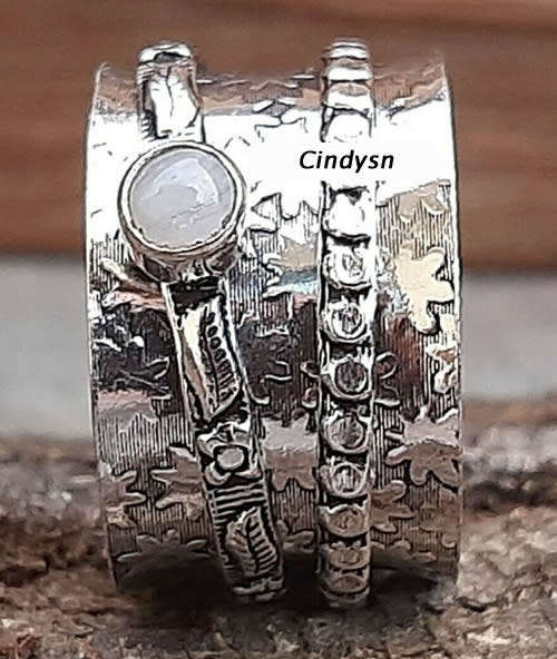 BEAUTIFUL HANDMADE STERLING SILVER SPINNING RING WITH NATURAL MOONSTONE.