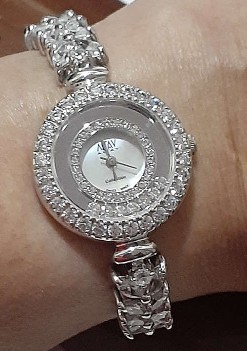 ABSOLUTELY FANTASTIC LADIES BLING DRESS WATCH WITH CUBIC ZIRCONIA!