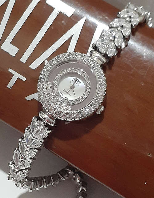 ABSOLUTELY FANTASTIC LADIES BLING DRESS WATCH WITH CUBIC ZIRCONIA!