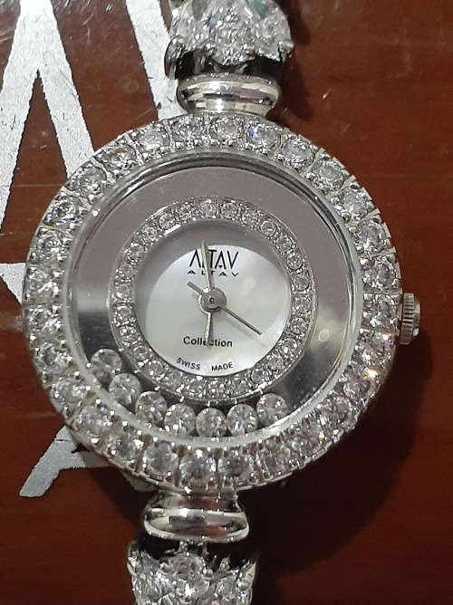 ABSOLUTELY FANTASTIC LADIES BLING DRESS WATCH WITH CUBIC ZIRCONIA!