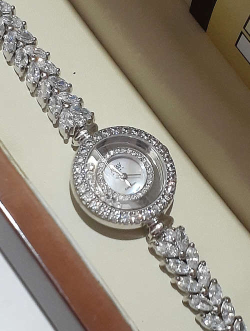 ABSOLUTELY FANTASTIC LADIES BLING DRESS WATCH WITH CUBIC ZIRCONIA!