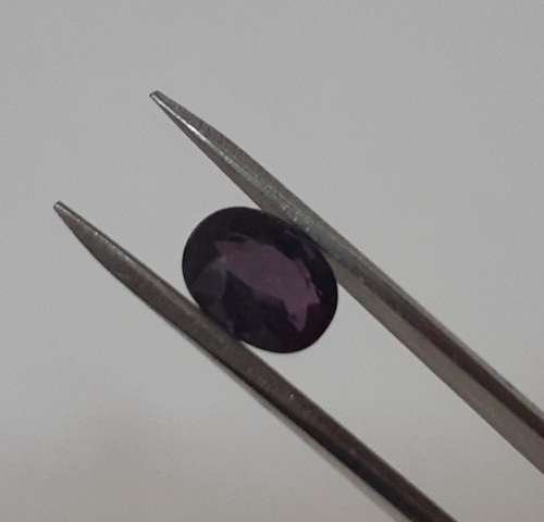 NATURAL SAPPHIRE -  COLOUR CHANGE GREEN TO PURPLE OVAL CUT - 1.150cts!!