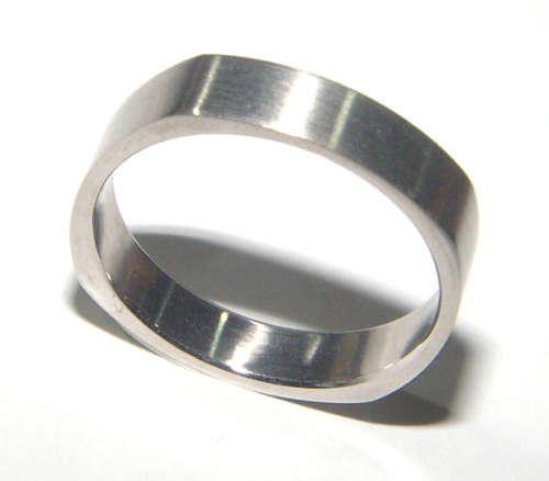 **ELEGANT DESIGN*** SOLID STAINLESS STEEL BAND RING NEW!!