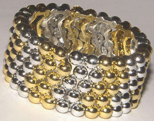 PRETTY! SILVER AND GOLD LUCITE BEAD STRETCHY BRACELET!
