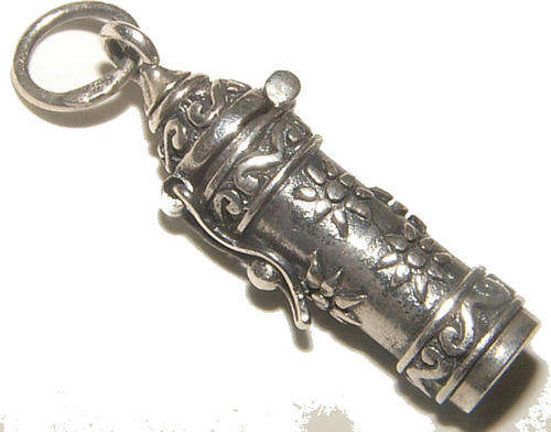 """CUTE!!!"""STUNNING SOLID STERLING SILVER CHARM!