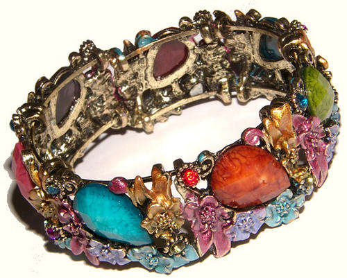***STUNNING!!!*** DESIGNER INSPIRED VINTAGE STYLE FLORAL BANGLE!