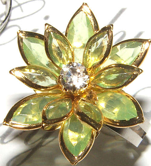****SALE ON PARTY RINGS!!***RHINESTONE AND LUCITE FLOWER BLING  RING - CUTE!