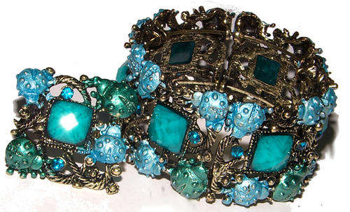 ***FREE MATCHING RING!!!*** DESIGNER INSPIRED VINTAGE STYLE FLORAL BANGLE!