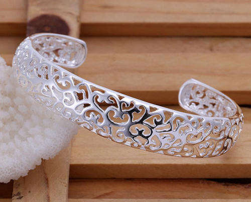 ***L@@@@K!!*** STUNNING SILVER FILIGREE BANGLE!!