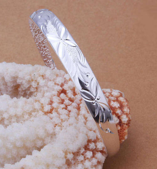 ***L@@@@K!!*** STUNNING ENGRAVED SILVER BANGLE!!