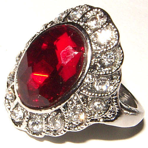 **SIZE 7.25 **GORGEOUS BOLD DRESS RING WITH LUCITE CRYSTAL AND RHINESTONES!