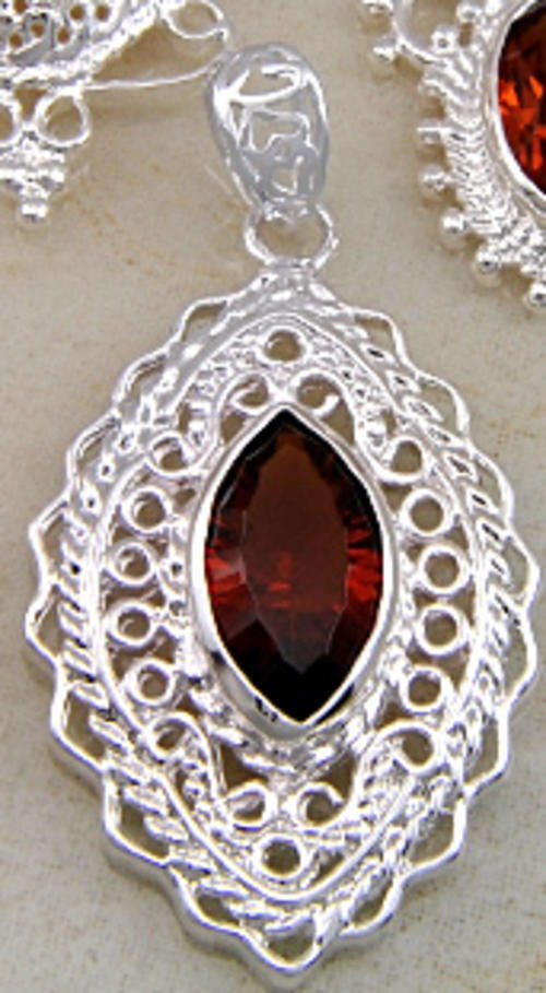 ***GORGEOUS AND NEW!!!***STUNNING BRAZIL CITRINE IN STERLING SILVER PENDANT!!!
