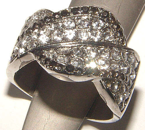 GORGEOUS RHINESTONE ENCRUSTED DRESS RING - ***NEW!***