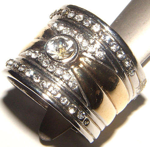 BEAUTIFUL RHINESTONE ENCRUSTED DRESS RING - ***NEW STOCK***!
