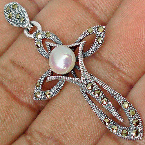 ***DESIGNER ITEM!!*** MARCASITE AND PEARL IN SOLID STERLING SILVER PENDANT!!