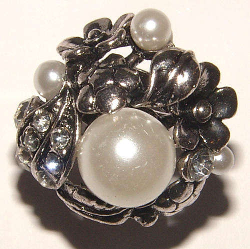 UNUSUAL DESIGN!!! -- RHINESTONE AND PEARL DRESS RING - ***NEW***