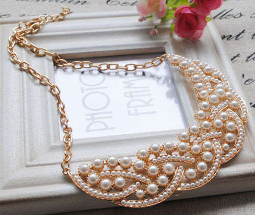 ***POPULAR CHOICE!***  GORGEOUS CREME FAUX PEARL GOLD BIB NECKLACE - NEW!