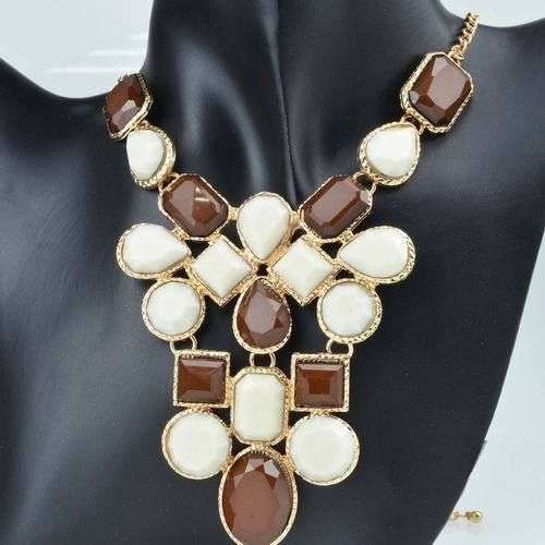 ***POPULAR CHOICE!***  PORCELAIN RESIN BIB NECKLACE - NEW!