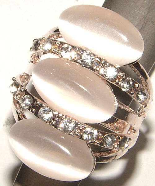 **PEARLY COLLECTION** GORGEOUS DRESS RING WITH CAT'S EYE AND RHINESTONES.