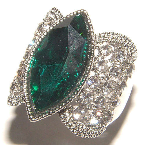**NEW ARRIVAL **GORGEOUS FACETED CRYSTAL AND RHINESTONES DRESS RING!